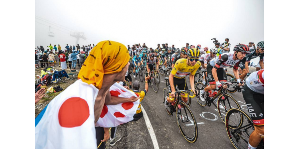 Der rücksichtslose Bogacha hat die Etappe in drei Hemden gewonnen